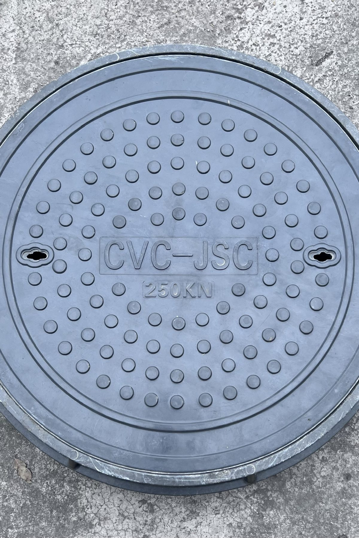 Set of manhole cover with round frame, cover KT 700, load 250KN